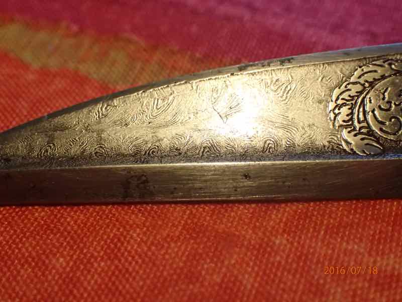 curieux sabre de KLINGENTHAL lame en damas P7180257