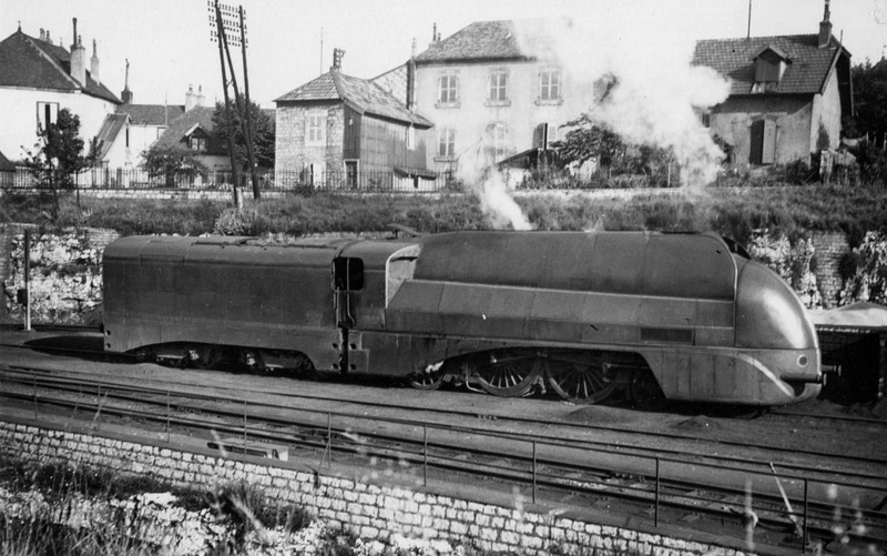 La locomotive carénée 221 du PLM 1024px10