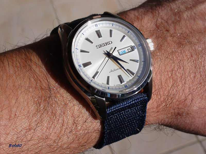 Choix d'une montre avec cadran blanc et aiguilles bleues - Page 4 Dsc01712