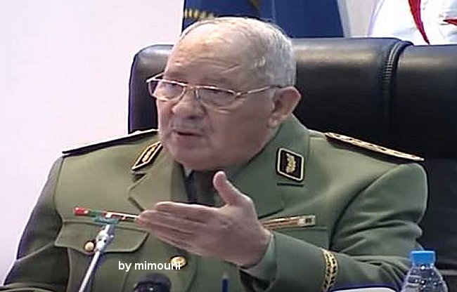 Gayd salah le chef des armées Algeriennes Gayd_s10