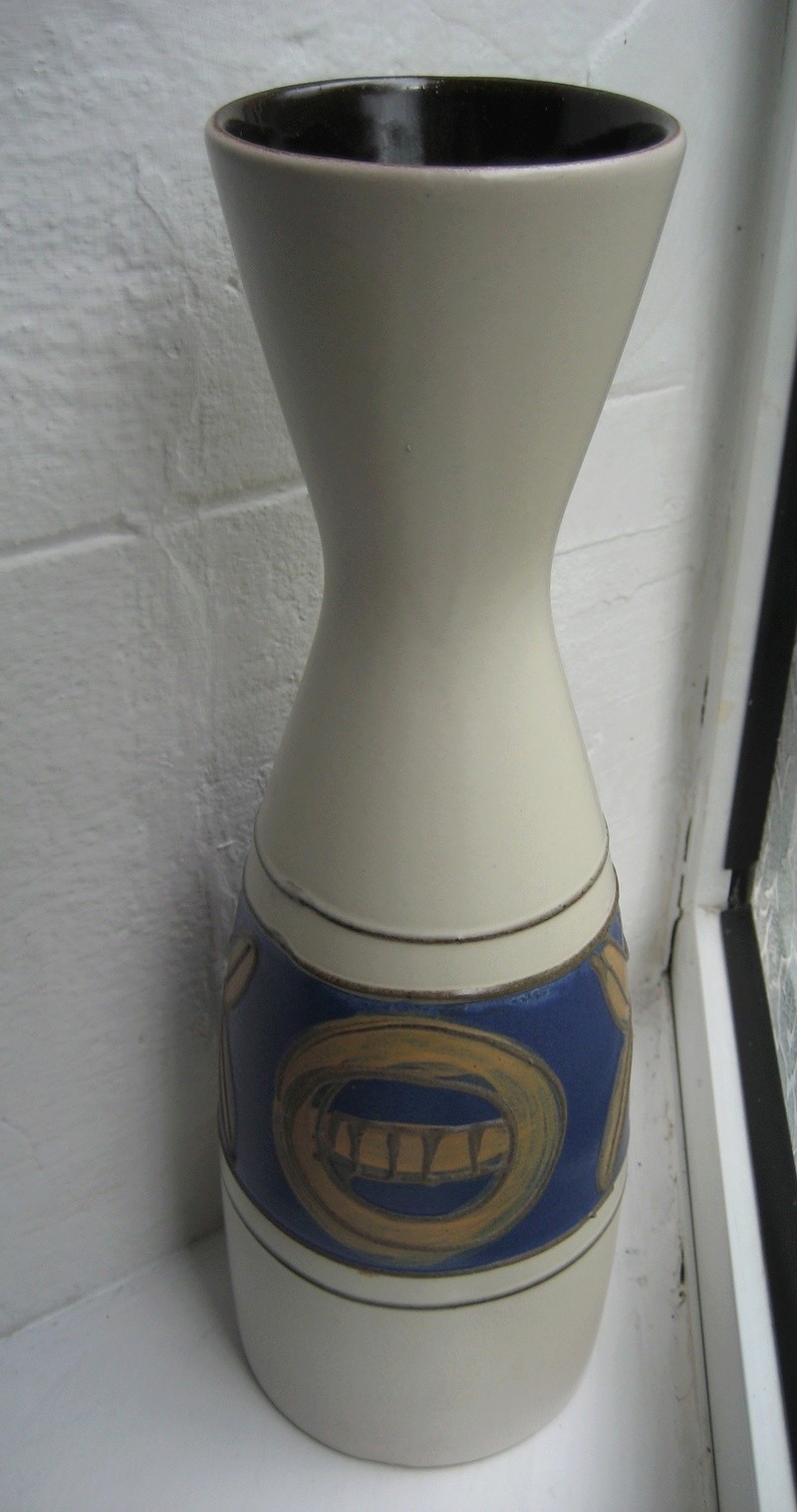Austrian 1219 30 Vase. Carsten Tonnieshof?  Img_4223
