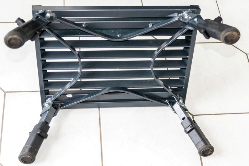 Marche pied noir en aluminium à pattes réglables **vendu** 210