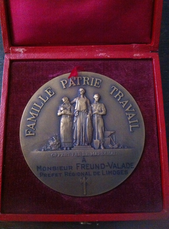 Médaille maréchal pétain à estimer svp  Photo_16