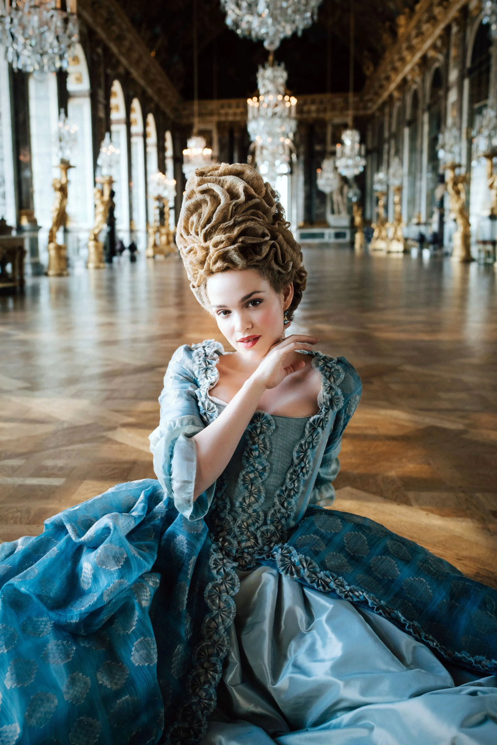 Série "Marie-Antoinette" avec Emilia Schüle - Page 9 Telech31