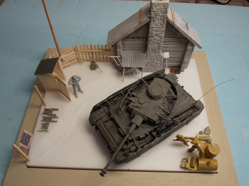 TIGRE S33 avant la bataille de Koursk juillet 43 (Dragon 1/35 dio DIODUMP) Dscn4545