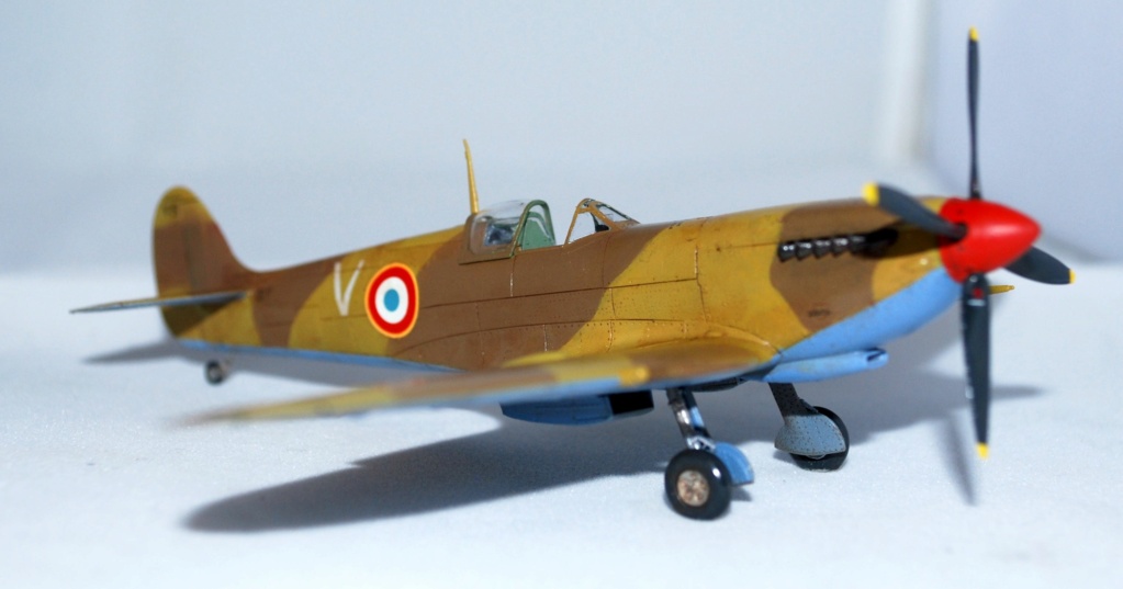 Série de Spitfire Mk.IX français Eduard 1/72 final au 20/12 Dsc_0438