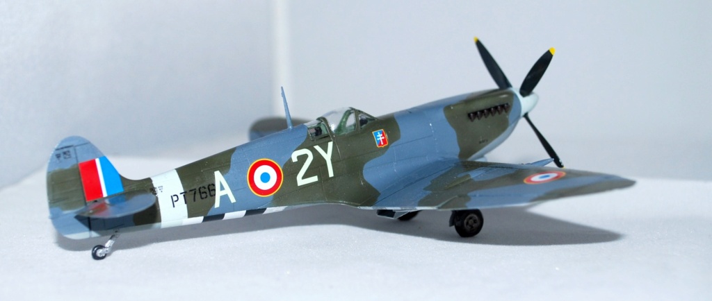 Série de Spitfire Mk.IX français Eduard 1/72 final au 20/12 Dsc_0454