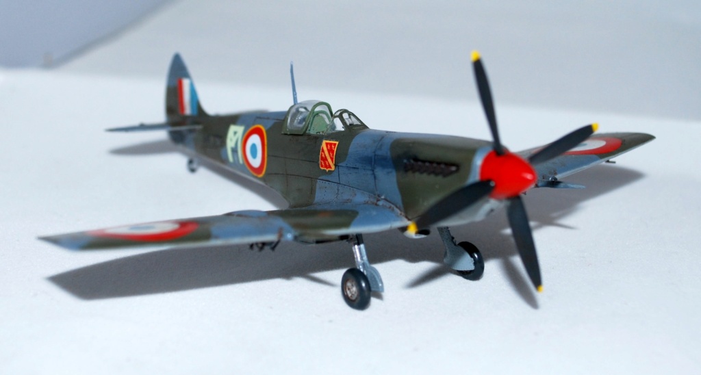 Série de Spitfire Mk.IX français Eduard 1/72 final au 20/12 Dsc_0474
