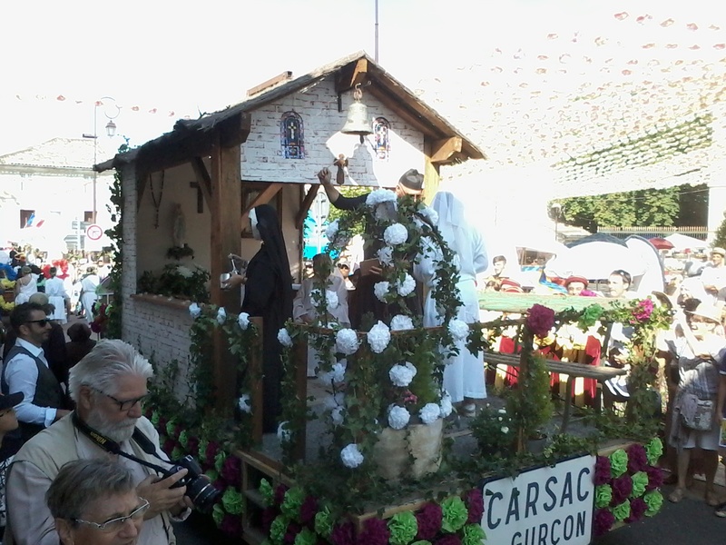 24- VILLEFRANCHE DE LONCHAT- 12eme fete cantonale défilé de char 24 Juillet 2016 20160780