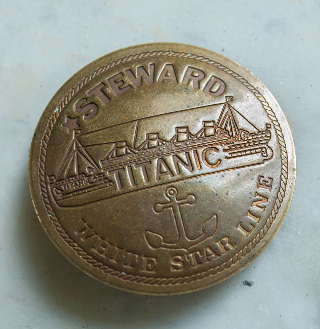 Badge de steward du Titanic Titani13