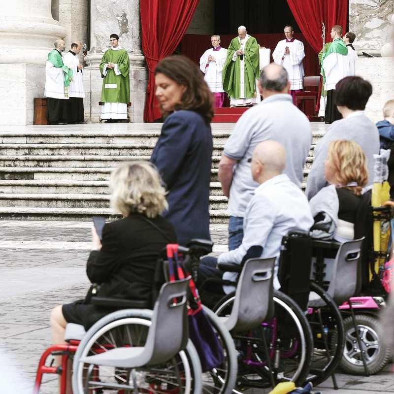 Le pape François sur instagram - Page 5 12710710