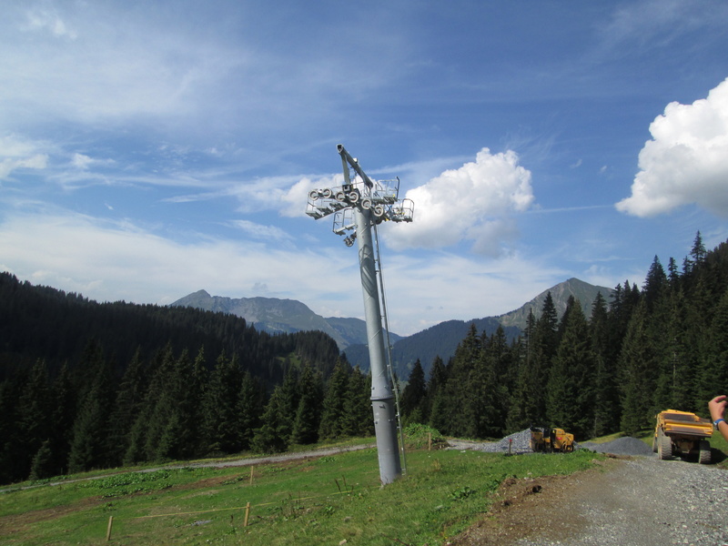 Construction de télésièges dans le domaine "Diablerets-Villars-Gryon (Suisse)" Img_1713