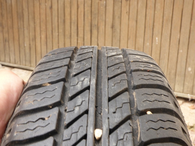 Donne pneus 135/70R13 et 195/60R15 P1130426