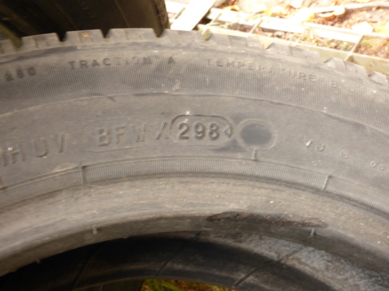 Donne pneus 135/70R13 et 195/60R15 P1130430