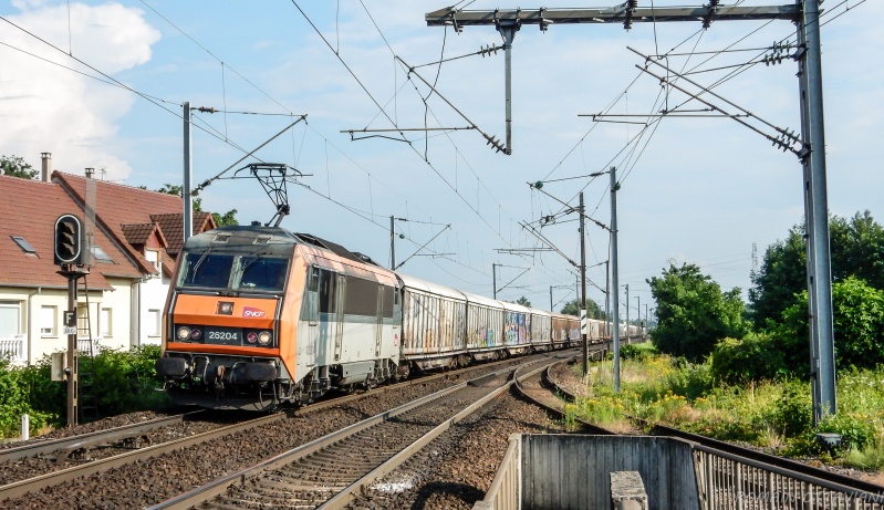 [TOPIC FERROVIAIRE] Photos et vidéos des trains de la SNCF en Champagne Ardenne et ailleurs - Page 9 Dscn1410