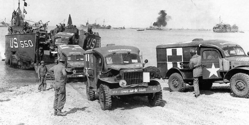 LES VEHICULES DE LA 4th INFANTRY DIVISION : LE DODGE WC-54 AMBULANCE Amb_be10