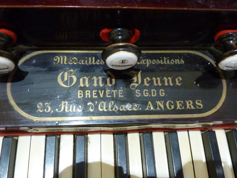 Un harmonium GAND Jeune à Angers P1040510