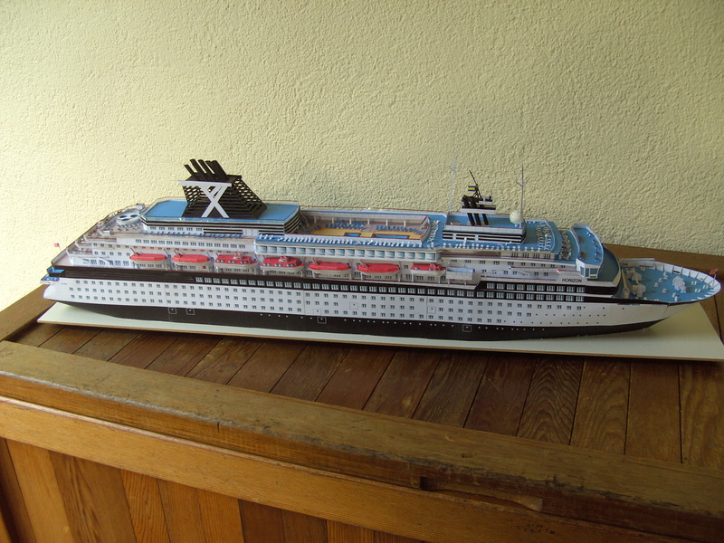 Fertig - Kreuzfahrtschiff "Horizon" im Maßstab 1:250 gebaut von Holzkopf - Seite 2 Bild1106