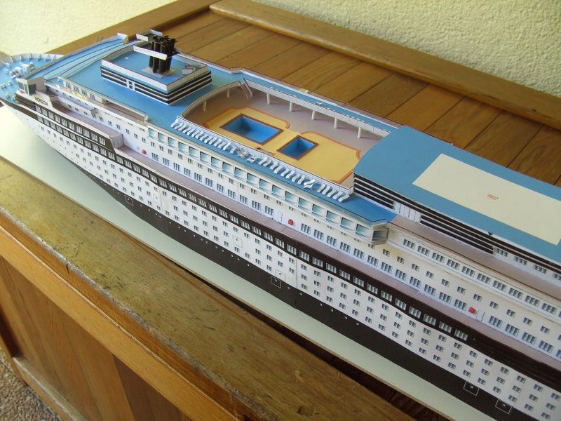 Fertig - Kreuzfahrtschiff "Horizon" im Maßstab 1:250 gebaut von Holzkopf - Seite 2 Bild1785