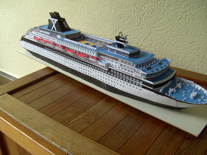 Fertig - Kreuzfahrtschiff "Horizon" im Maßstab 1:250 gebaut von Holzkopf - Seite 2 Bild1798