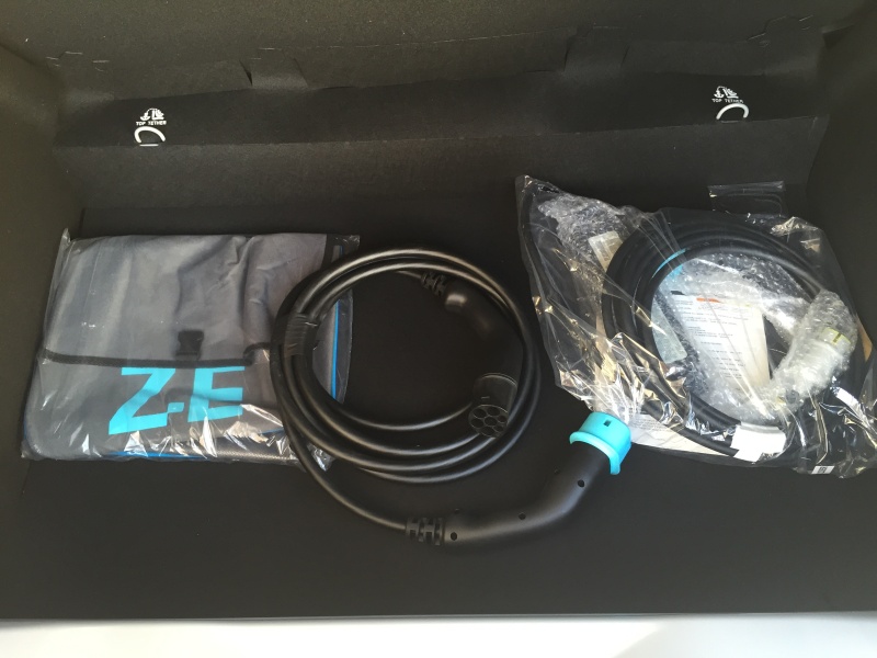 Unboxing : les câbles fournis avec une Zoé en juin 2016 Cybles11