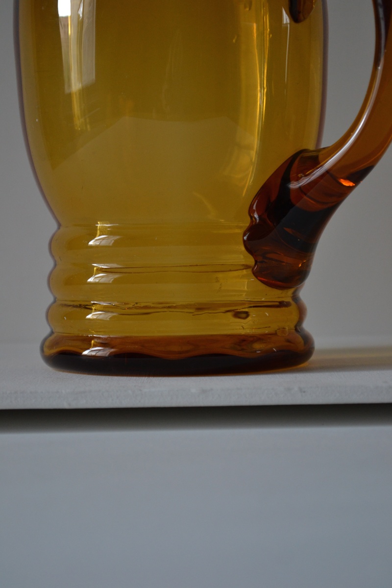 Amber pitcher - beehive design with ribbed base Dsc_0012