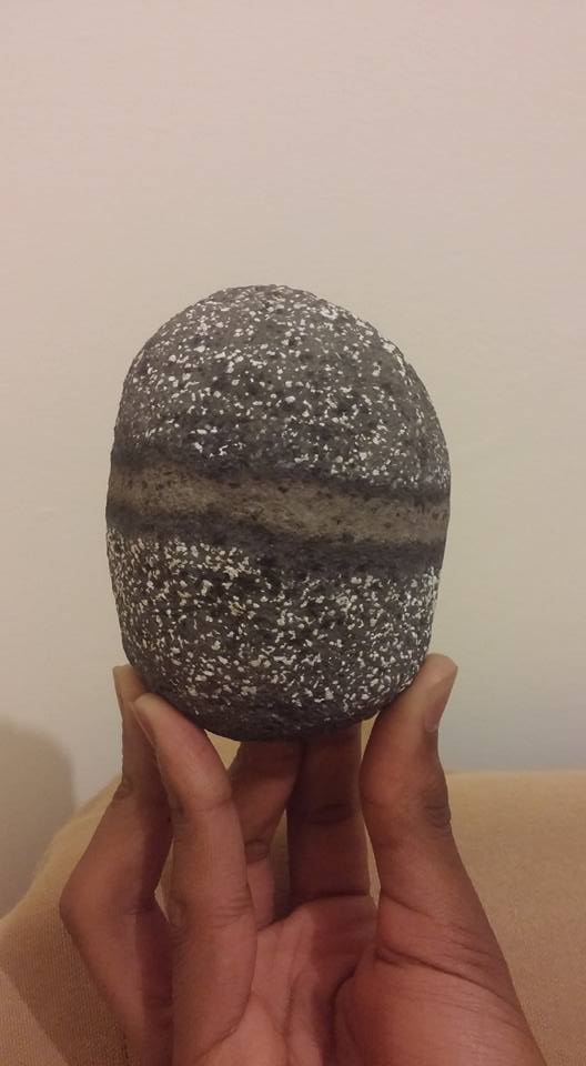 Qu'elle est l'origine de cette pierre ?  13466115