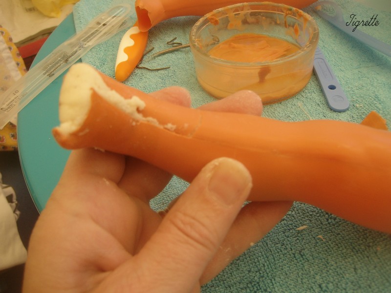  MOULAGE jambe cellulo avec pâte à sel   / restauration de jambe de poupée Françoise  100b4031