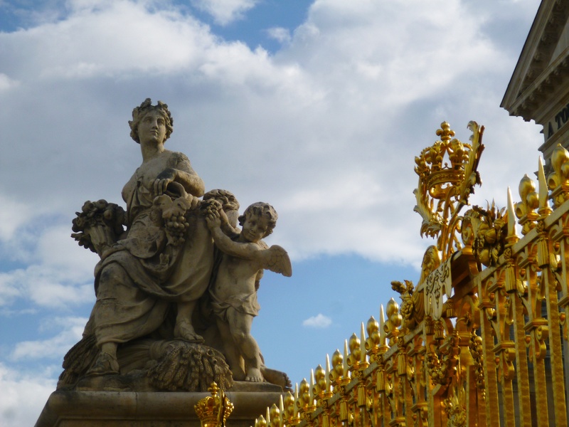 La grille d'Honneur du château de Versailles 910