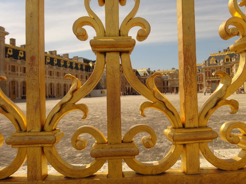 La grille d'Honneur du château de Versailles - Page 2 Dsc03610