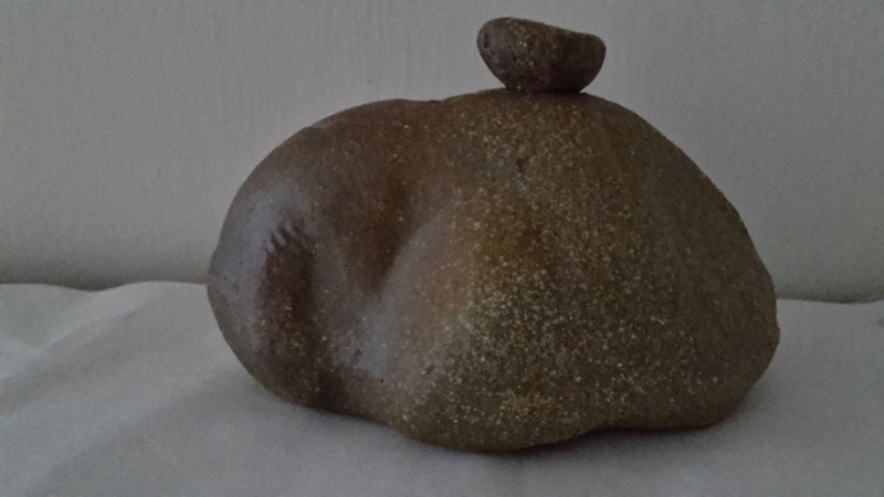 Pebble vessel with ammonite  20160844