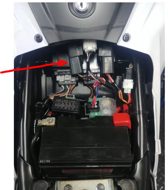 Démontage calculateur GSX-S 750 A2 2021 Captu311