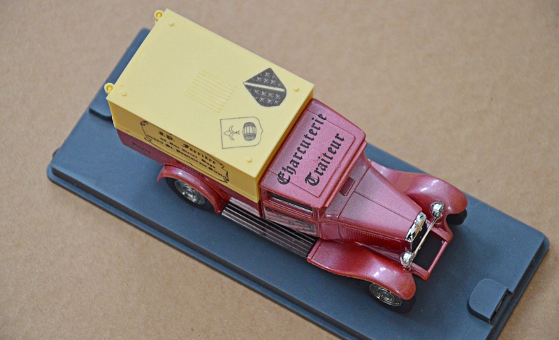 Citroën, fourgons et voitures de livraison C4 et leurs reproductions en miniature - Page 4 Dsc_0048