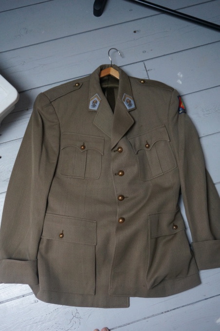 Aide Identification uniforme d'officier 1936-1959 Dsc03421