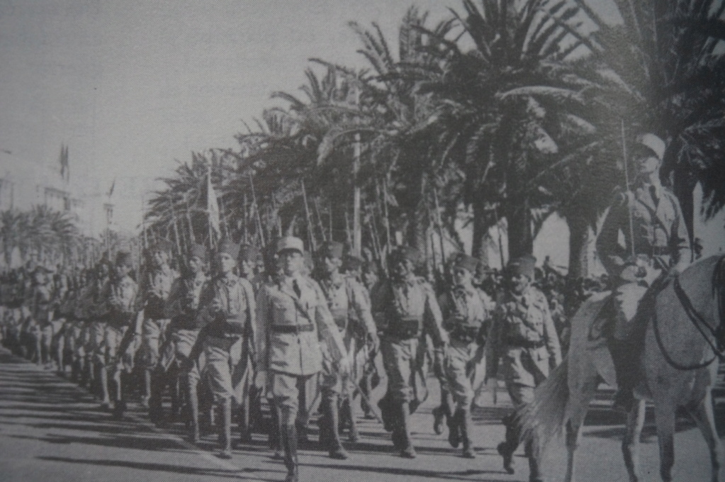 Aide Identification uniforme d'officier 1936-1959 Dsc03438