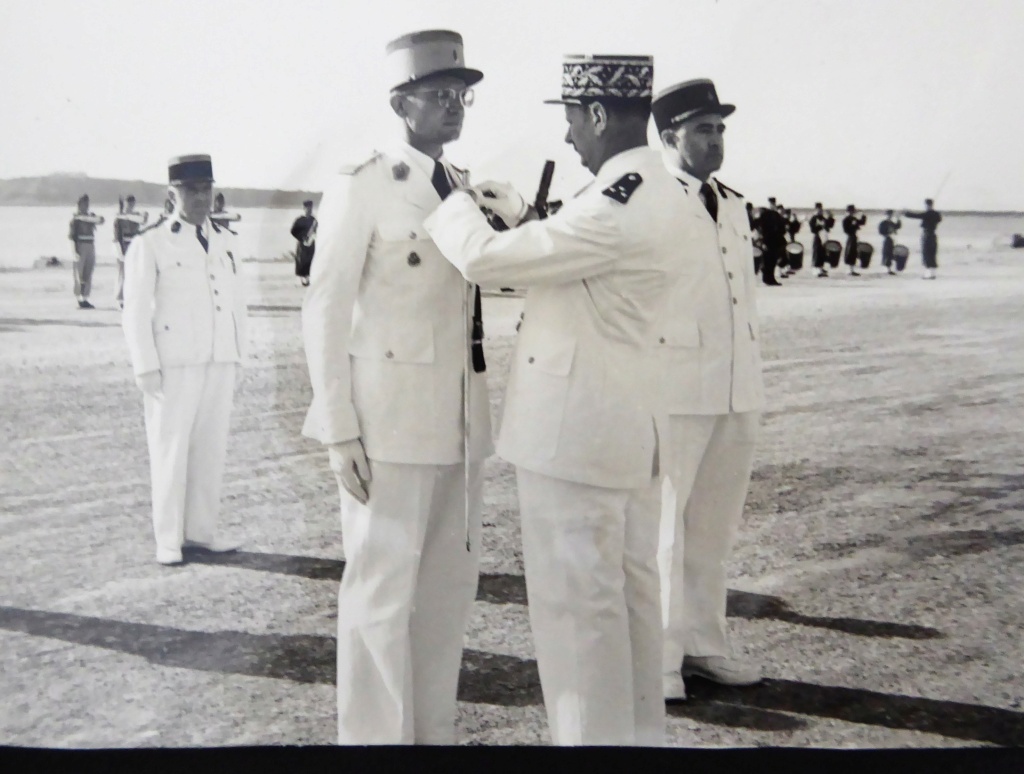 Aide Identification uniforme d'officier 1936-1959 P1120211