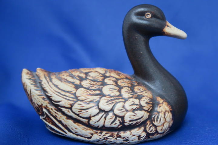 Stoneware Duck signed Fh - probably Quantock Designs Img_2310