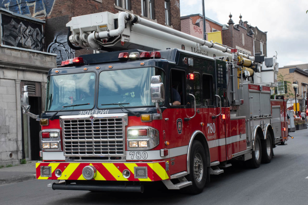 Défilé du 75 ème des pompiers auxilliaires de Montréal 29-06-2019 Kp_15211