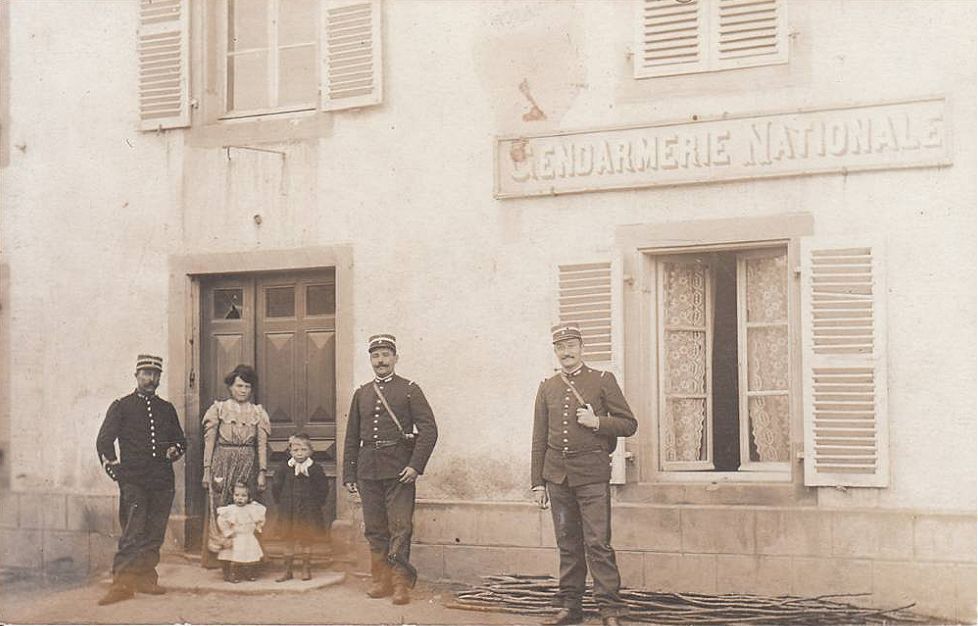 PHOTOS D'EPOQUE gendarmerie  190810