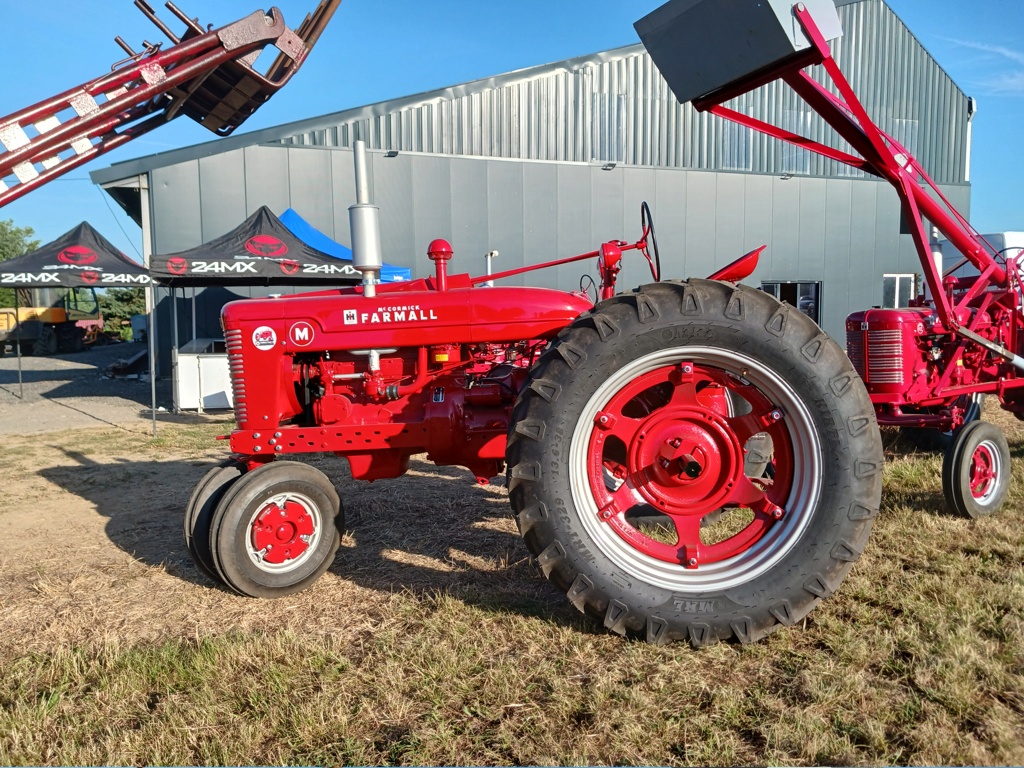 19 : Grande fête du tracteur à Sexcles (Corrèze) le 11 Août 2024 20240811