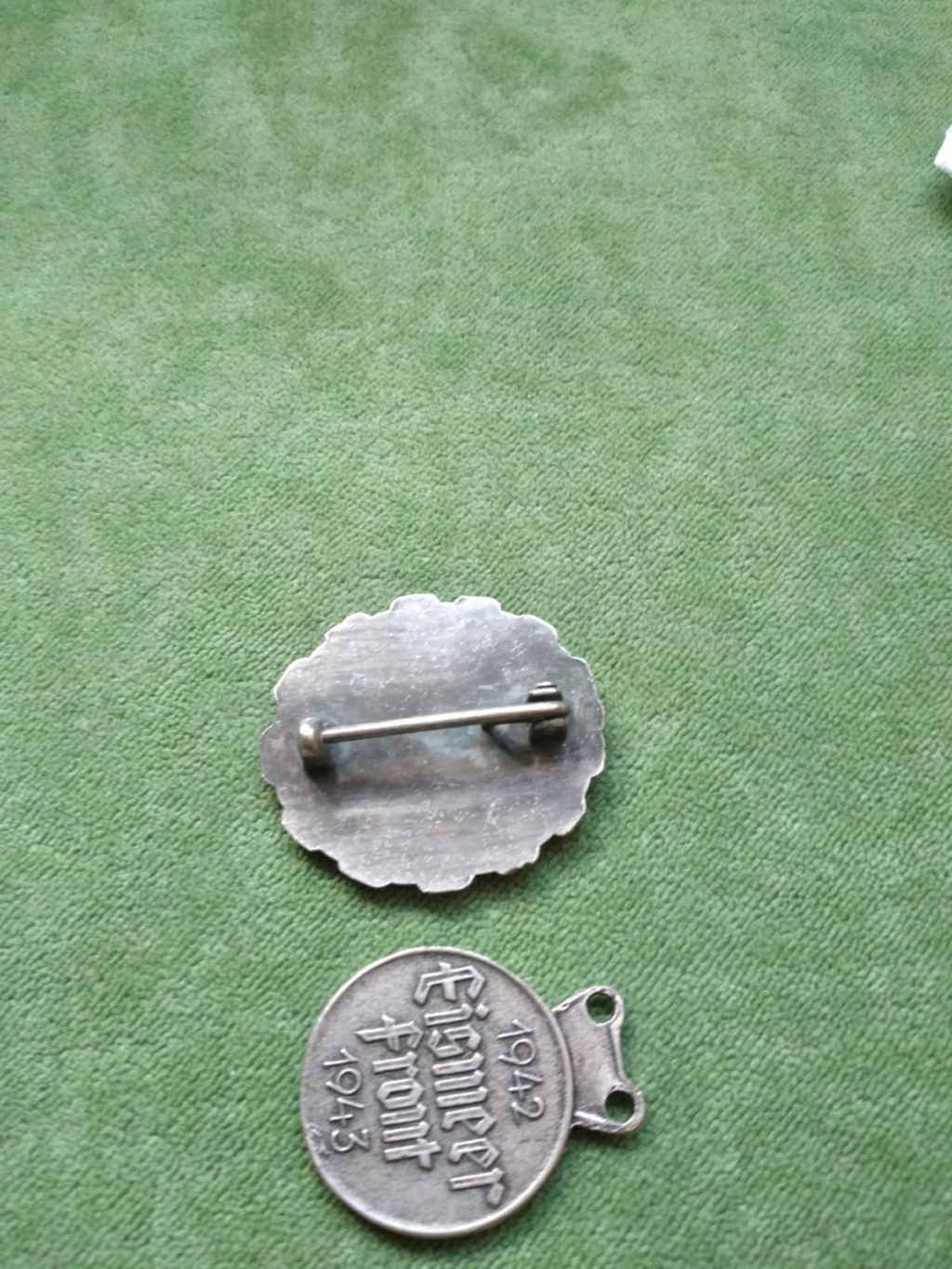 Identification médaille allemande Eismeerfront 1942 + 43 B691fa10