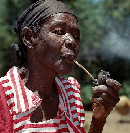 Les femmes qui fument la pipe - Page 34 862-0310