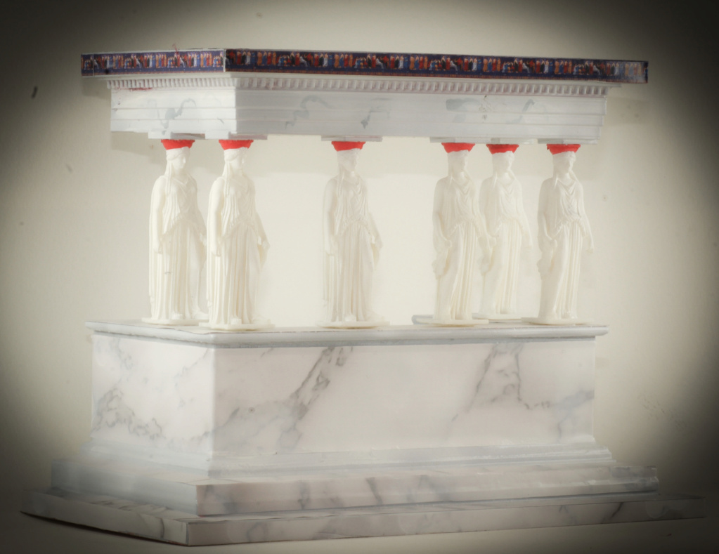 Lateral du temple d´Erechthéion avec ses Caryatides au 1/35 ( Terminé ) Img_0213