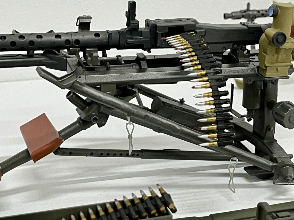 MG 34 en resine 3D au 1/8 et au 1/4 termine Photo324