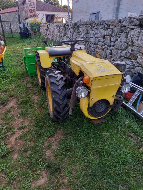 Me presento. Pasquali 990 con cajón en el apero. 20210711