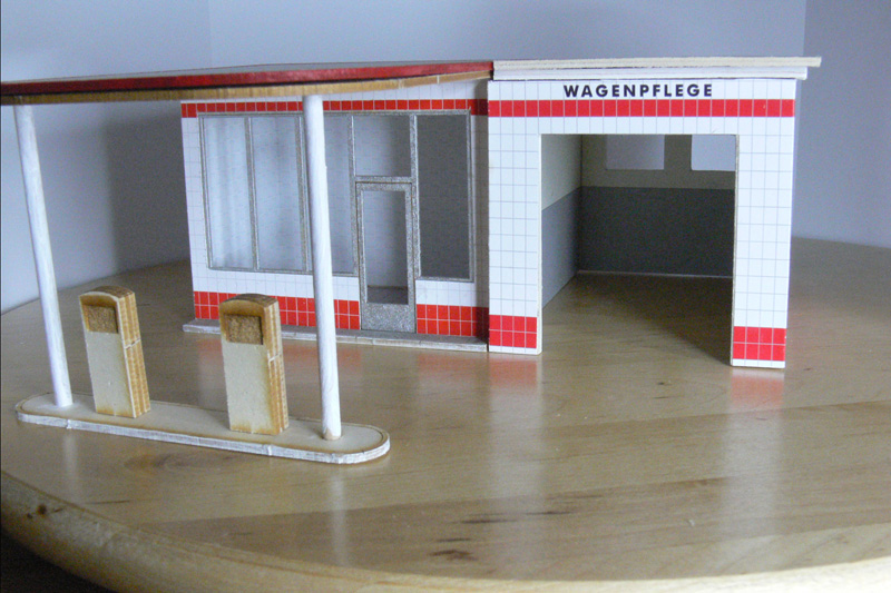 Eine Tankstelle im Maßstab 1:45 (1:43) aus Lasercut und eigenen Teilen 10_tan10