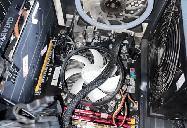 Nhờ hỗ trợ PC mở lúc lên lúc không 7d23ee10