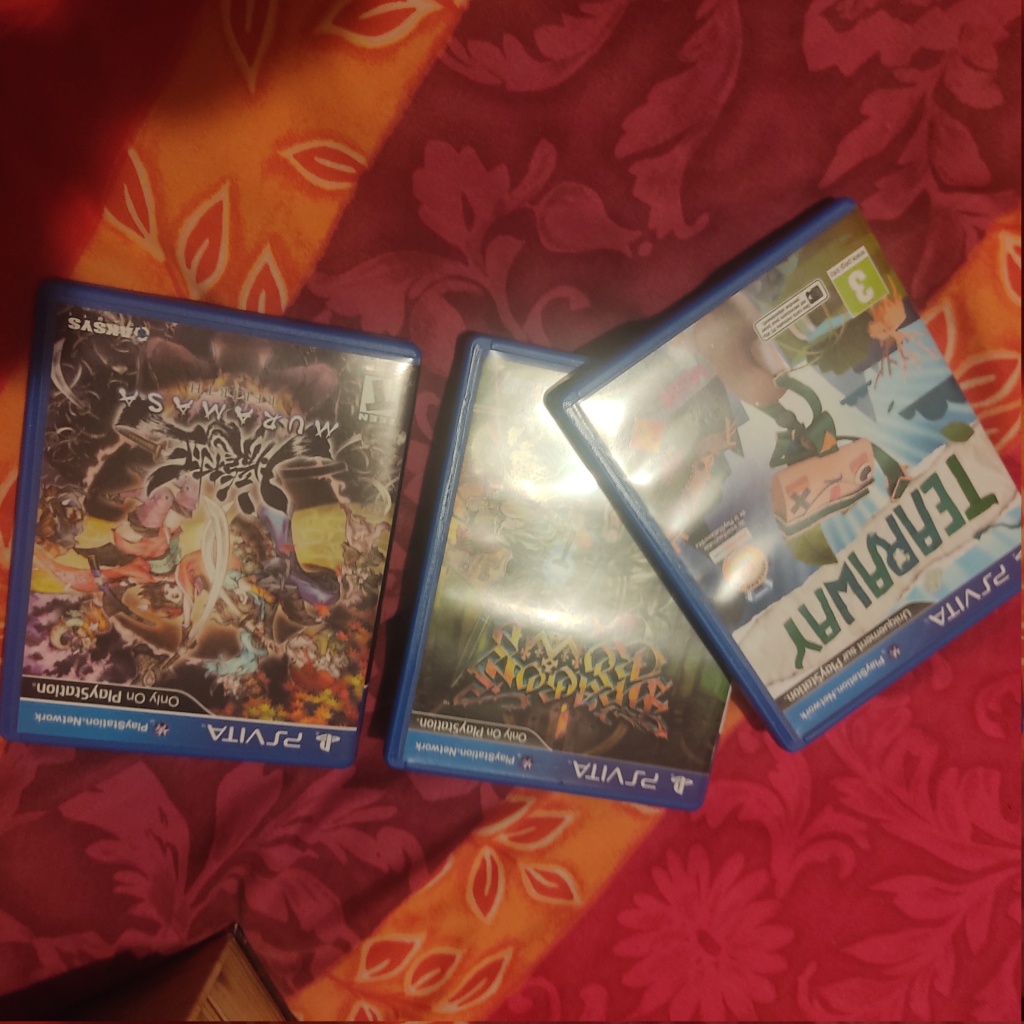 [VDS-EST] PS Vita +Jeux vita(édition collector) 16721415