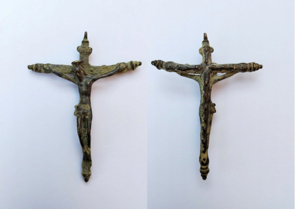 Datación de Cruz de bronce, siglo XVII o XVI? Cruz_s10