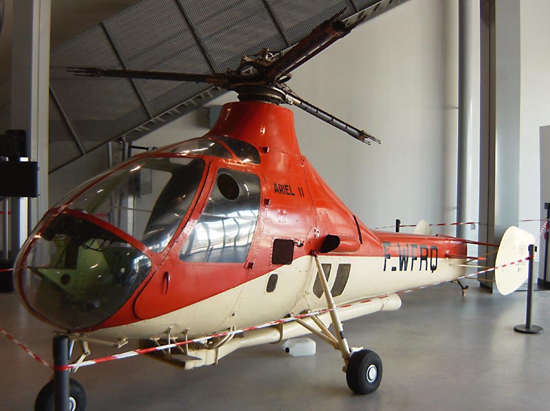 Hall Hélicoptère au Musée du Bourget ... Ariel210